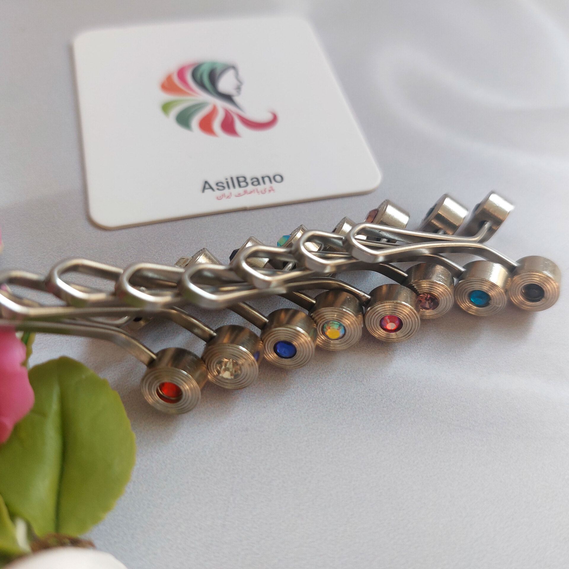  گیره روسری اصیل بانو با سر مهره برنزی با نگین های متنوع 