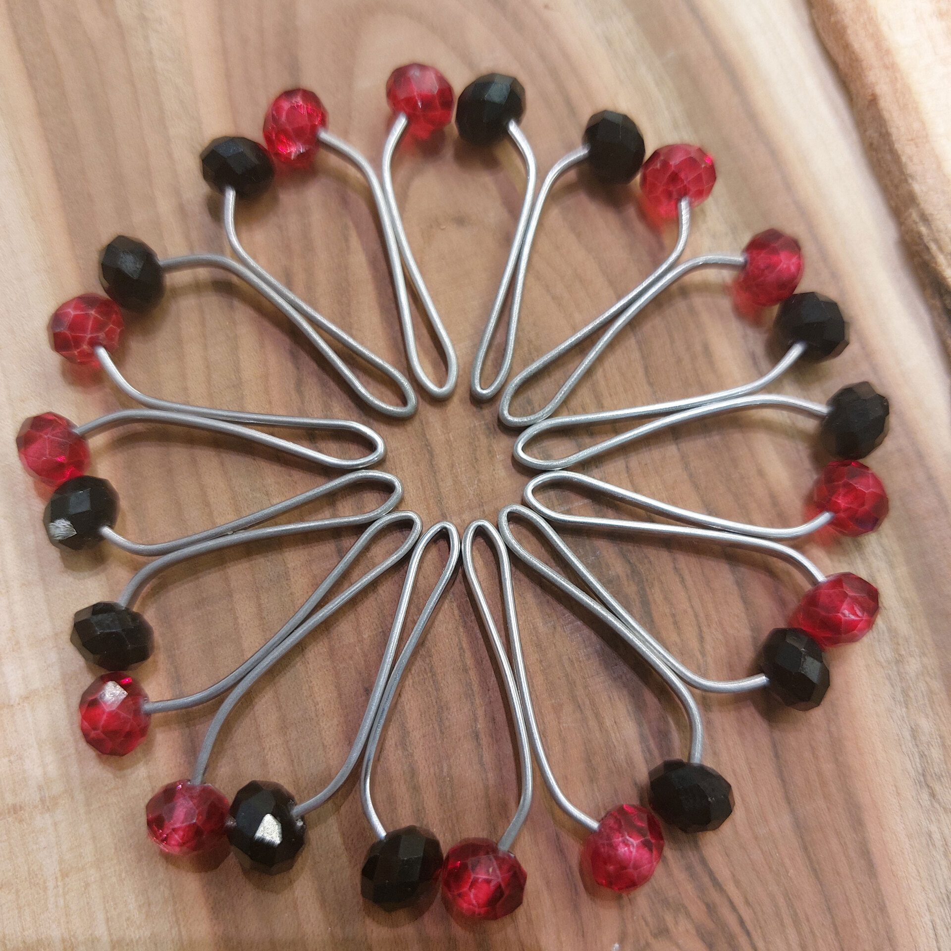  گیره روسری استیل اصیل بانو با سر کریستالی سیاه 