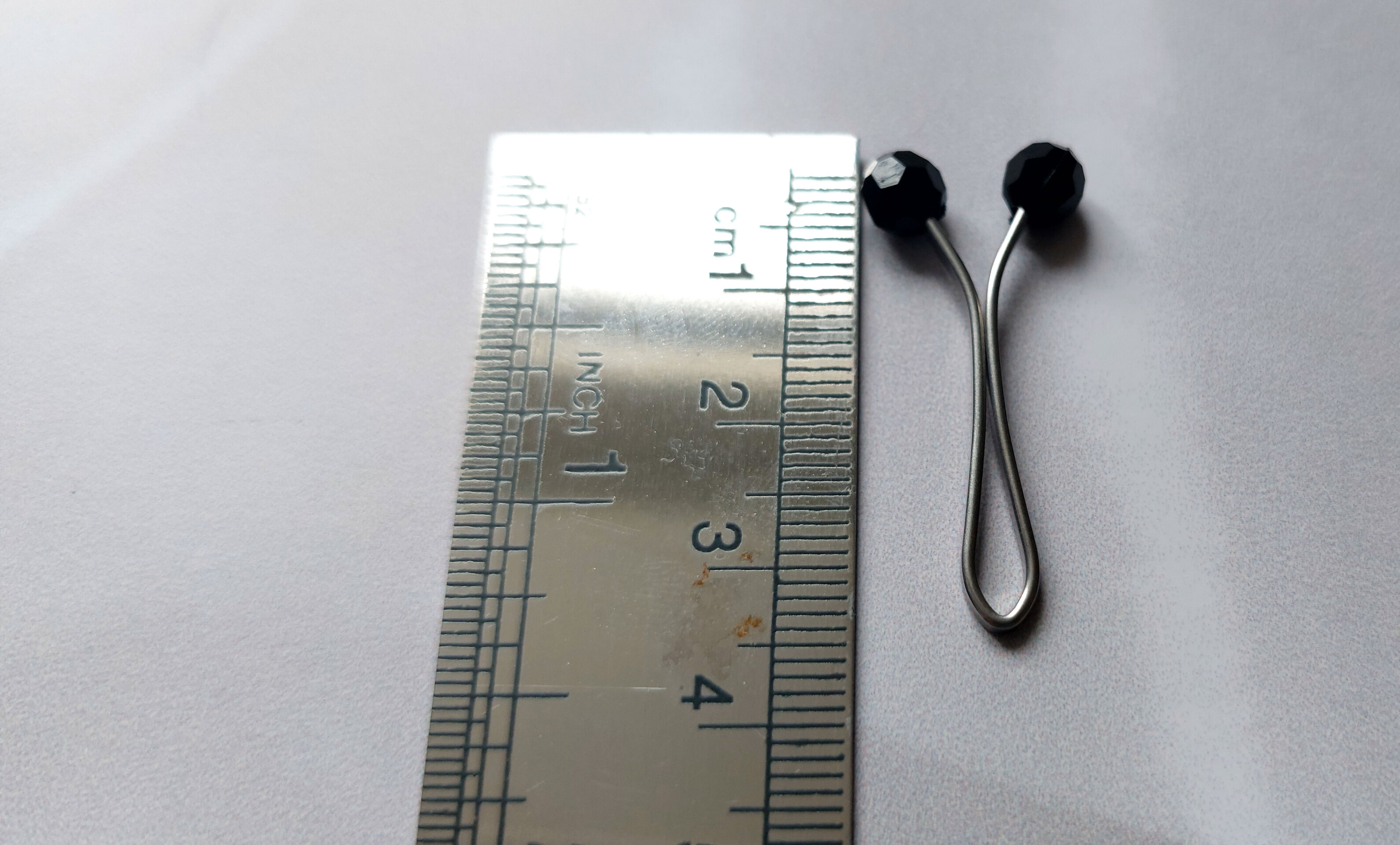  گیره روسری استیل اصیل بانو با سر مهره کریستال بلوری - ساخت ایران - بانوی با اصالت ایران 