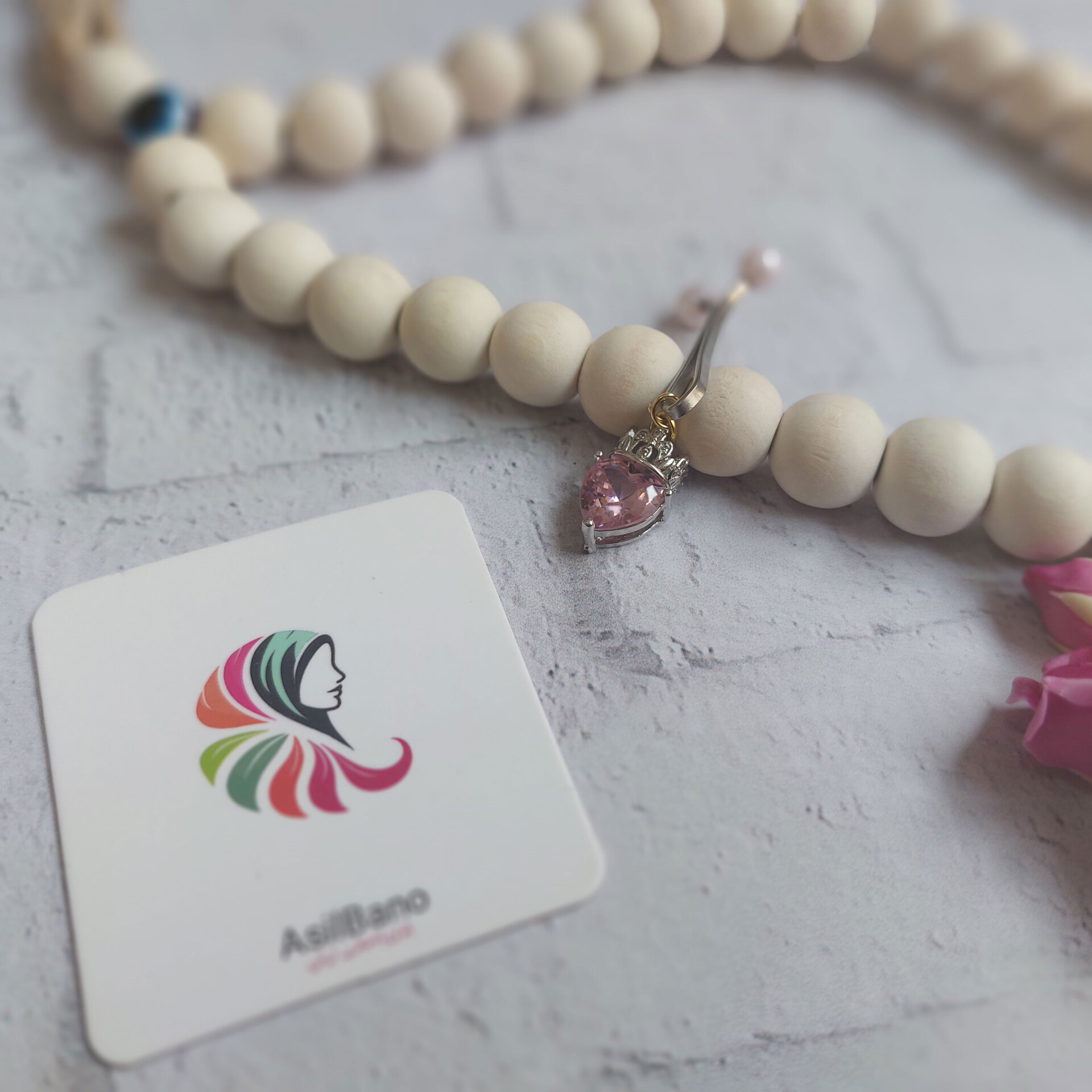  گیره روسری اصیل بانو با آویز تاج نگینی سوارسکی 