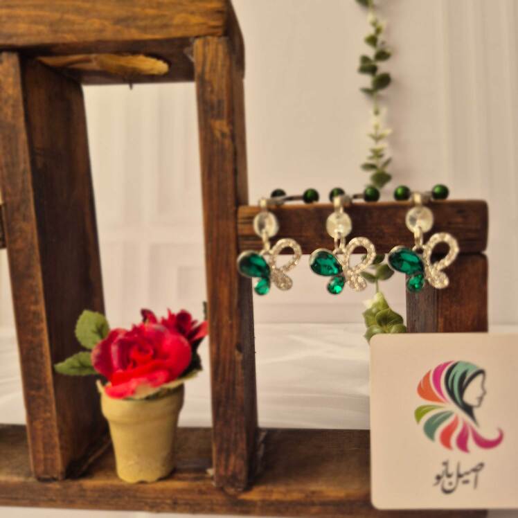 گیره روسری اصیل بانو با آویز جواهر پروانه