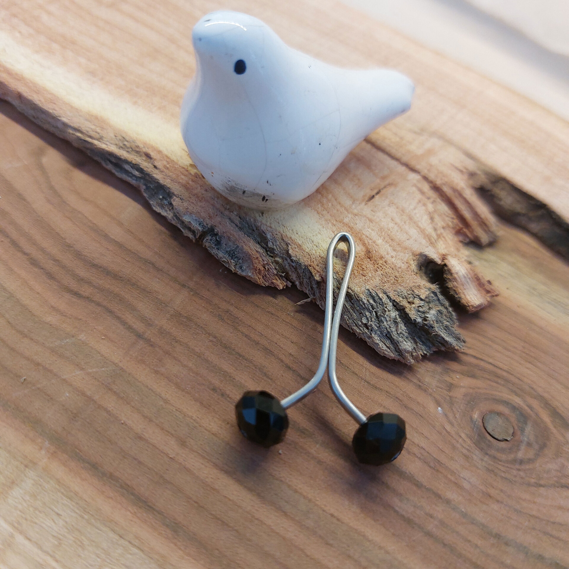  گیره روسری استیل اصیل بانو با سر کریستالی سیاه 