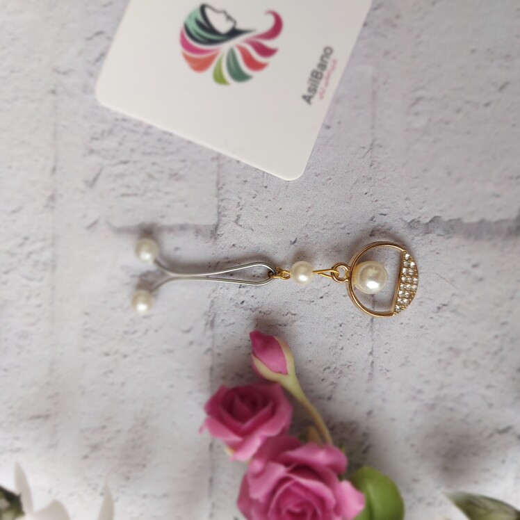 گیره روسری اصیل بانو با آویز نگین دار مرواریدی کد 33