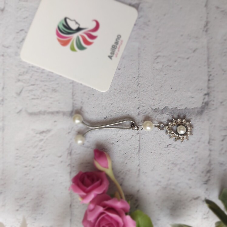 گیره روسری اصیل بانو با آویز نگین دار مرواریدی کد 32