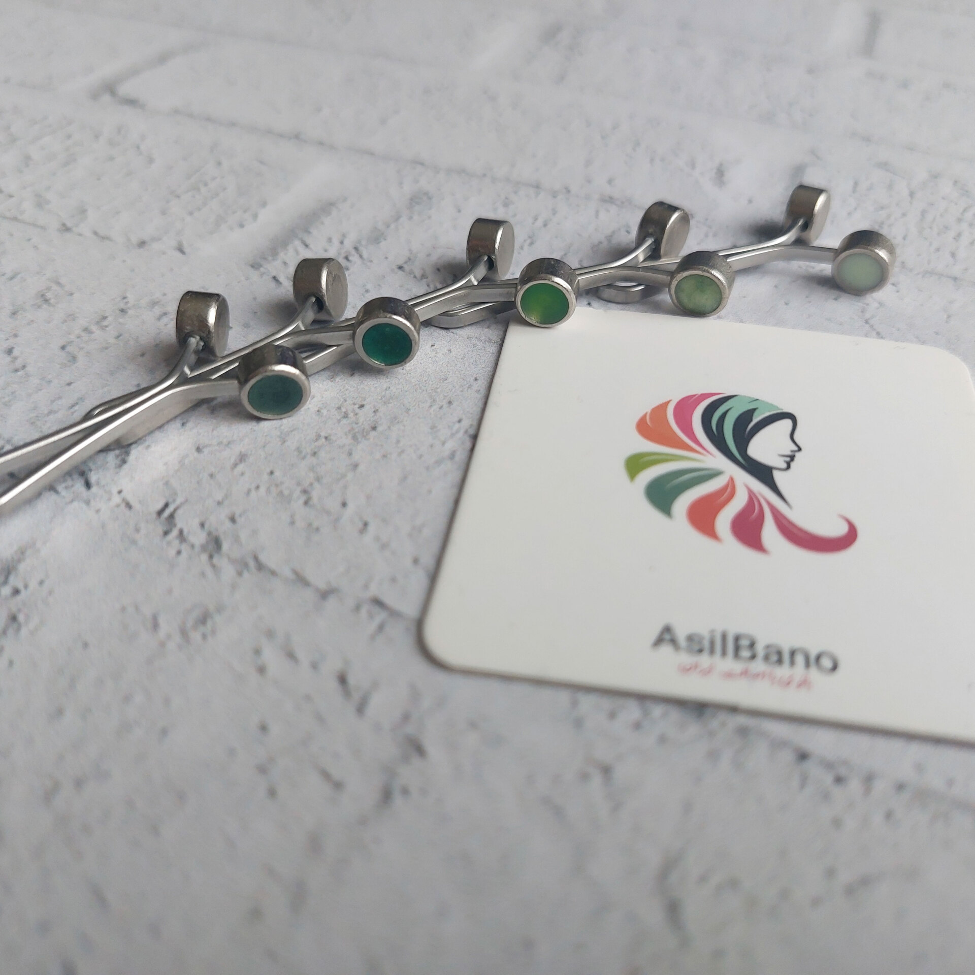  گیره روسری اصیل بانو با سر مهره رزینی مینایی 