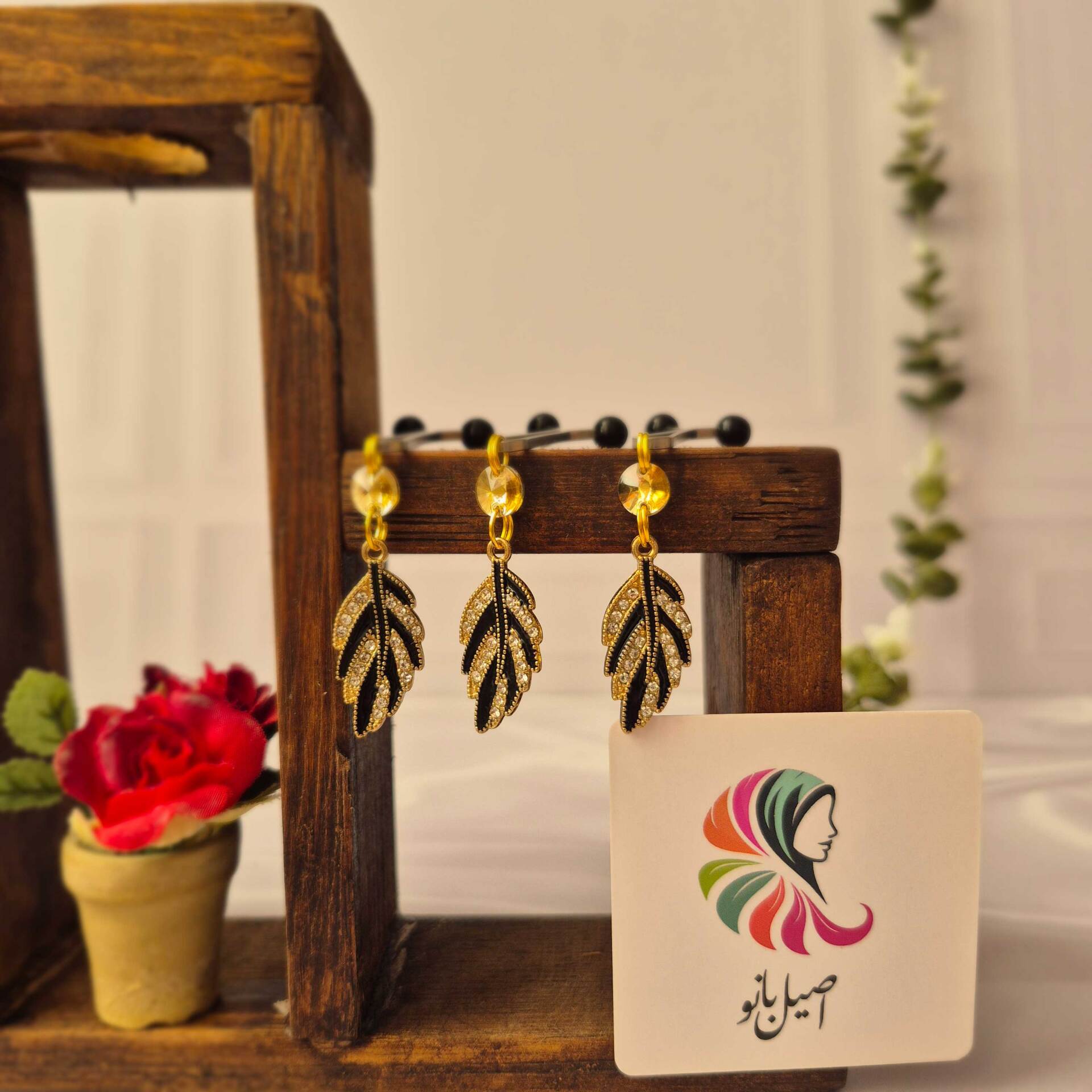 گیره روسری اصیل بانو با آویز برگ