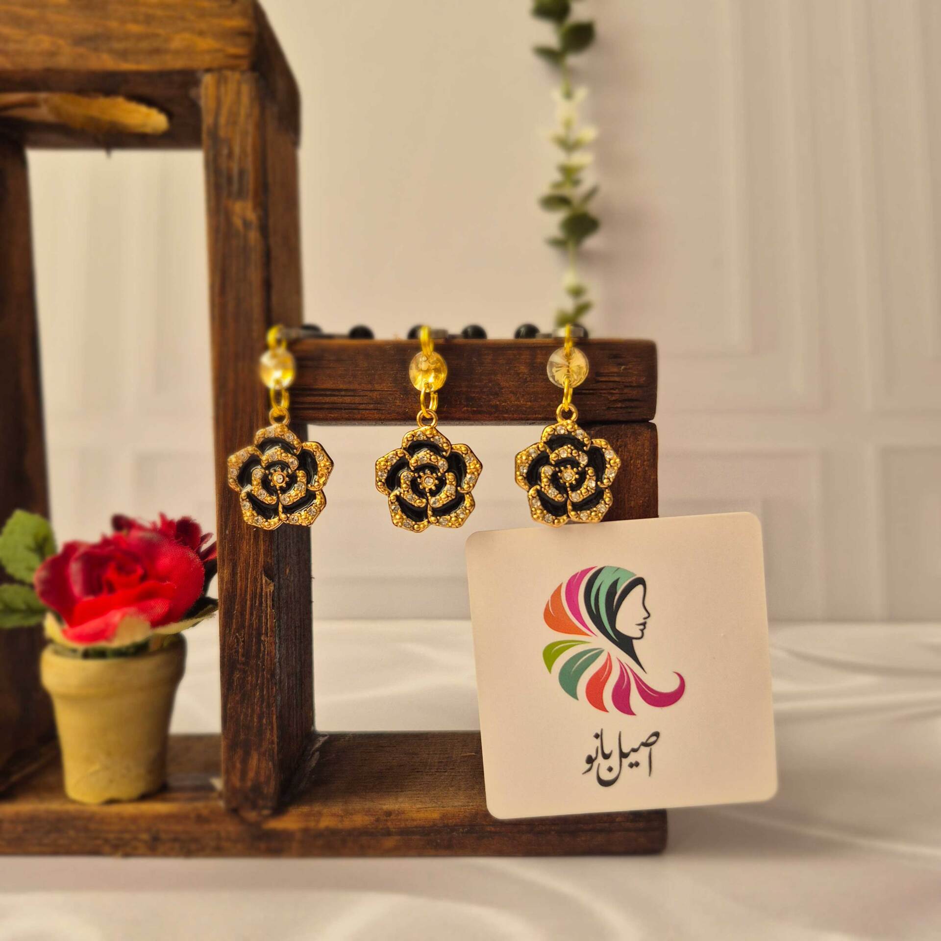  گیره روسری اصیل بانو با آویز گل 