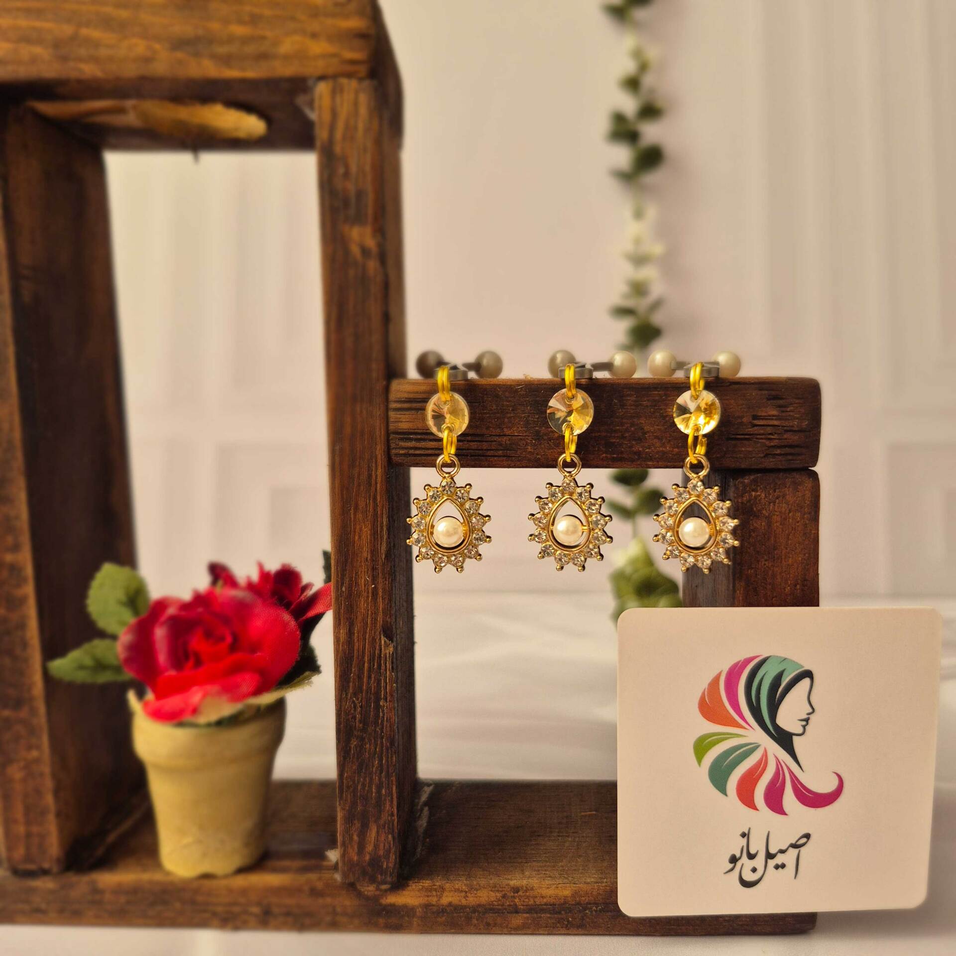 گیره روسری اصیل بانو با آویز جواهر مرواریدی