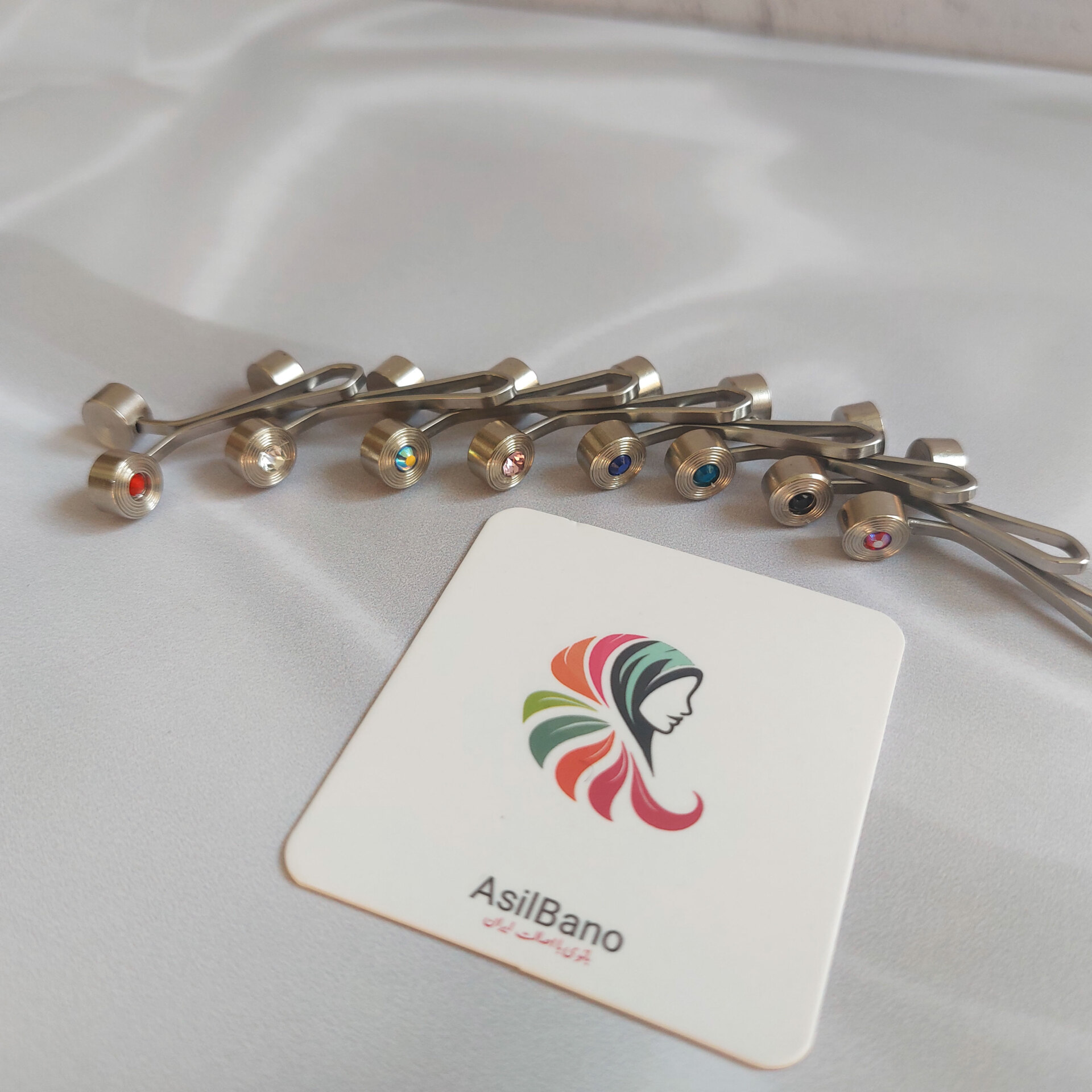  گیره روسری اصیل بانو با سر مهره برنزی با نگین های متنوع 