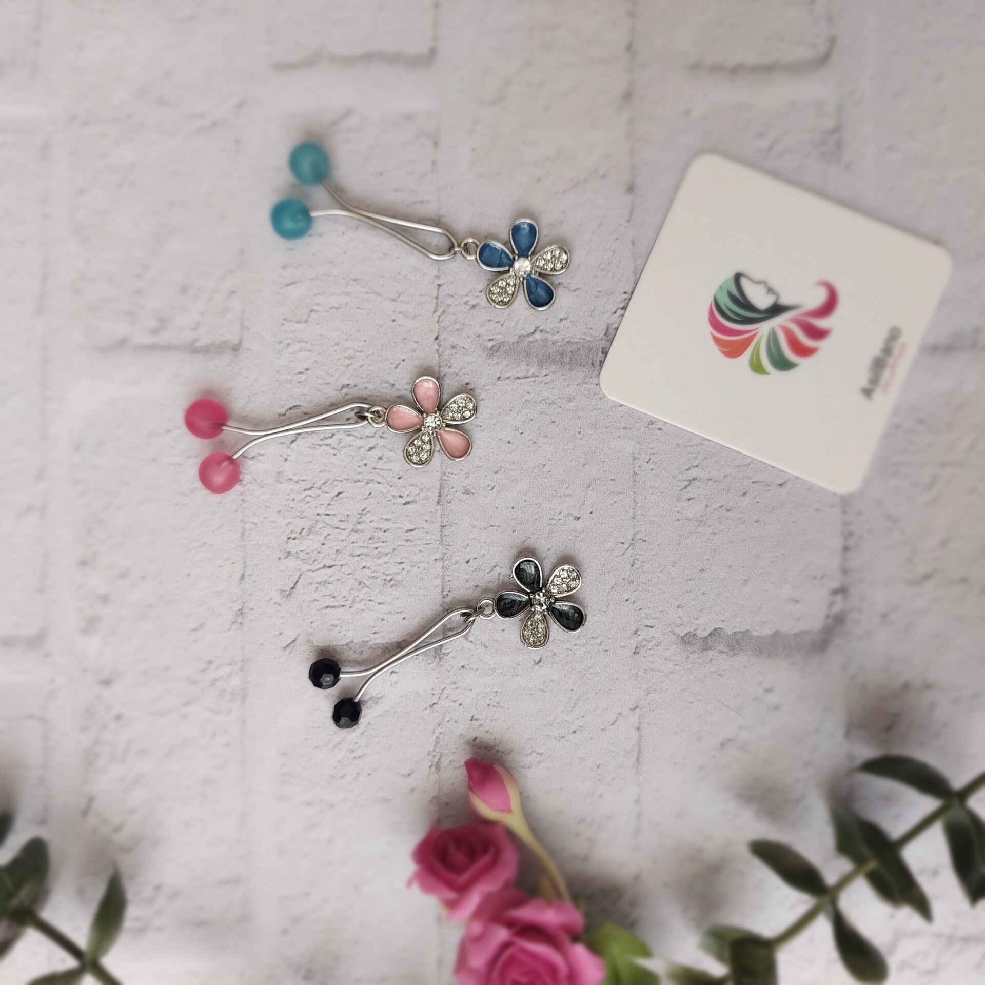 گیره روسری اصیل بانو با آویز گل نگین دار کد 509