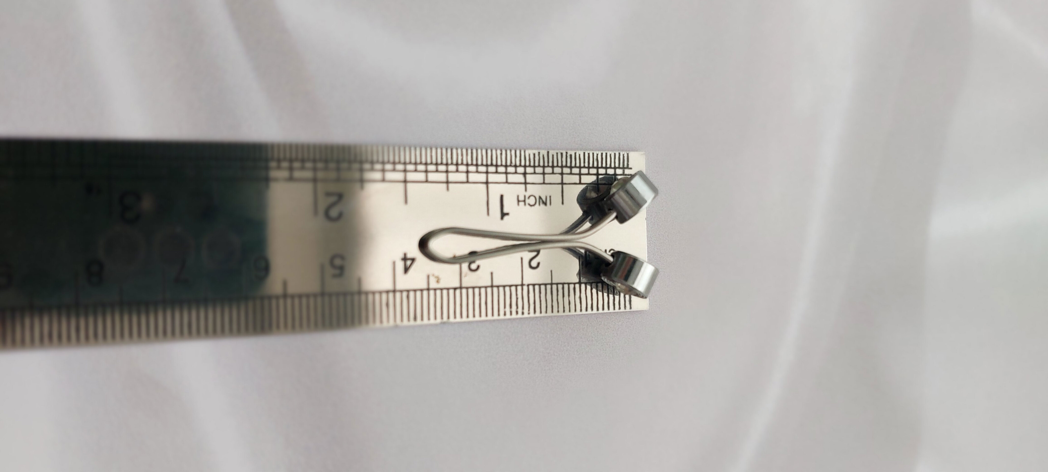  گیره روسری اصیل بانو با سر مهره آهنی نگین دار 