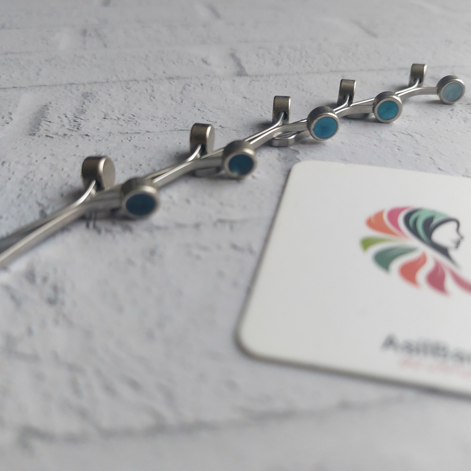  گیره روسری اصیل بانو با سر مهره رزینی مینایی 