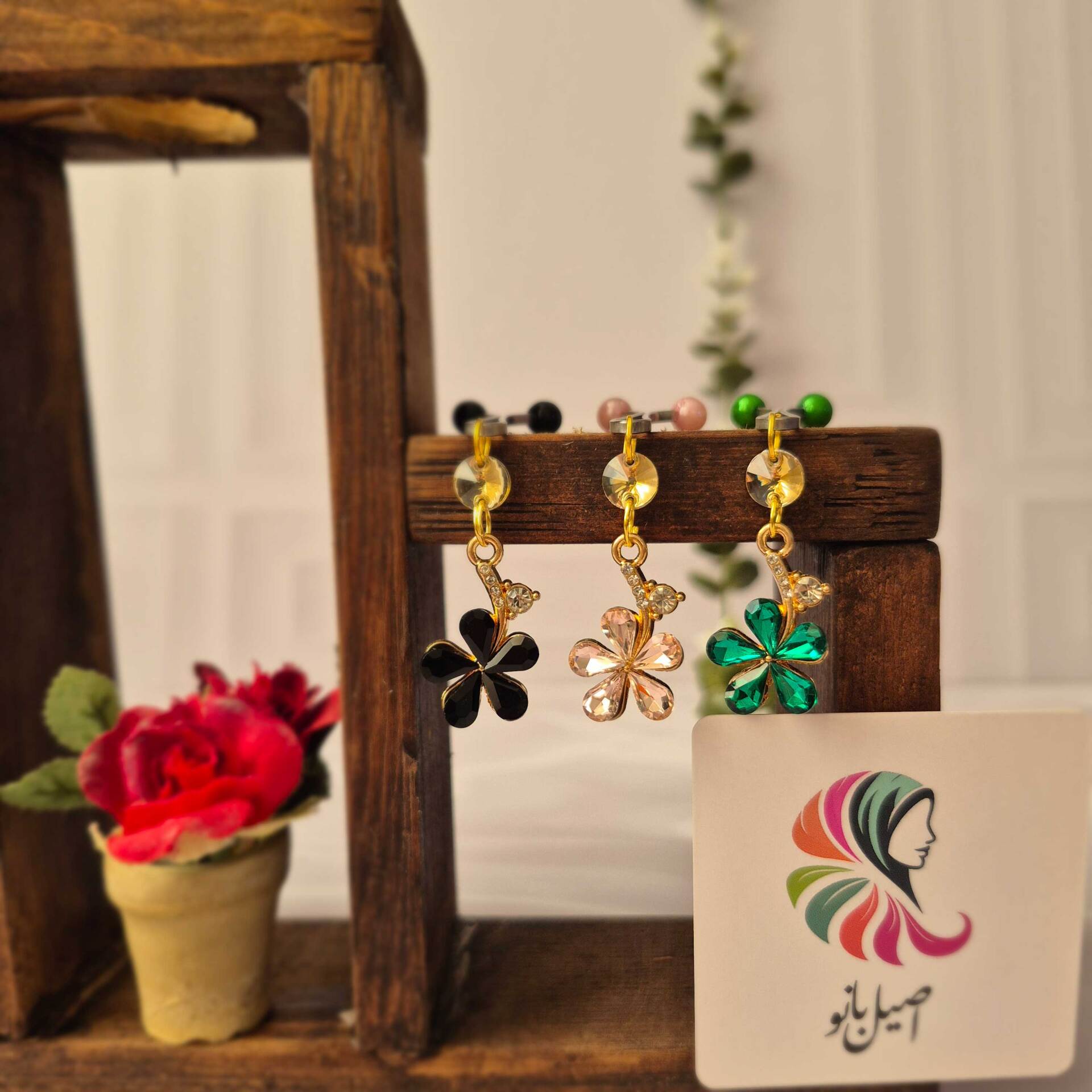 گیره روسری اصیل بانو با آویز جواهر گل