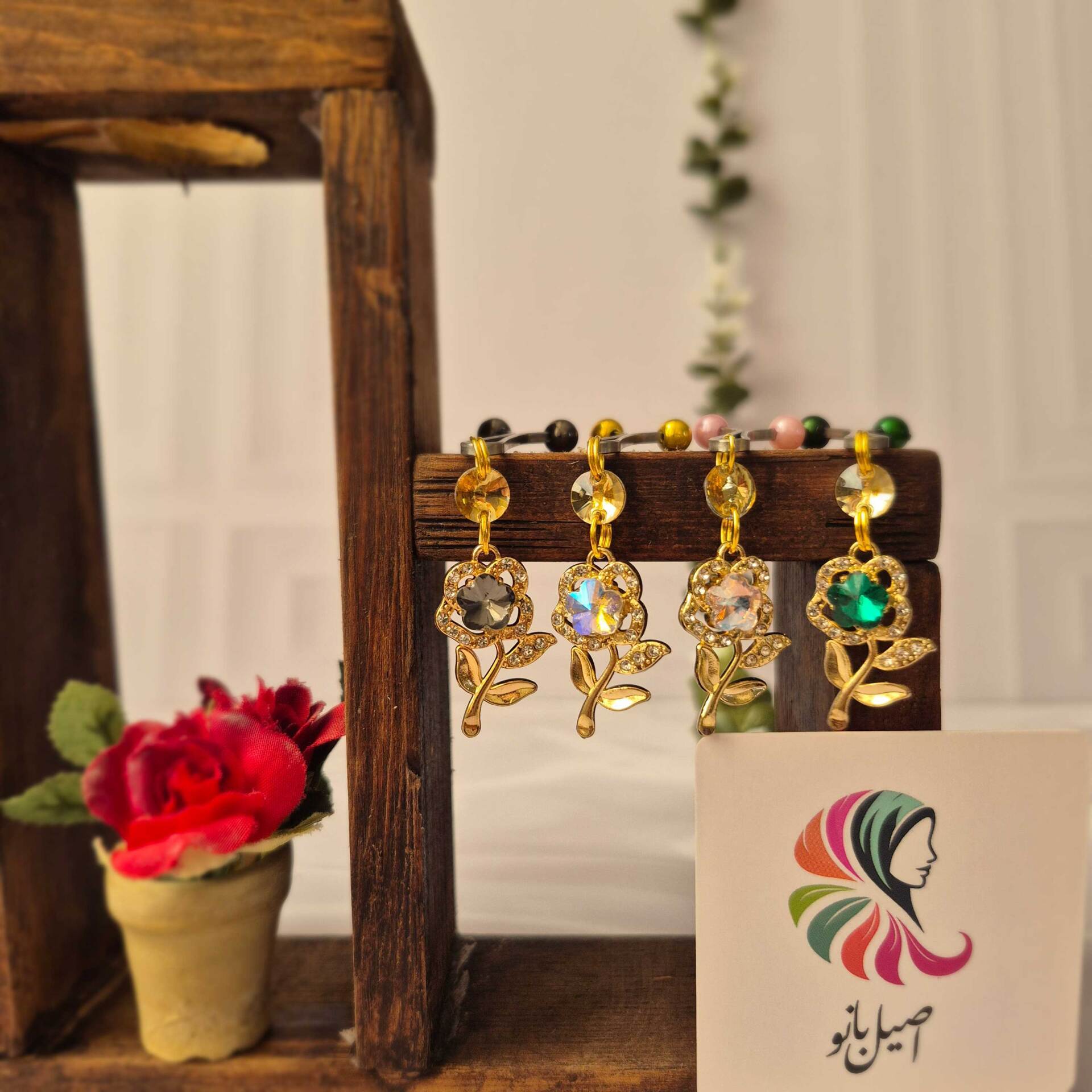 گیره روسری اصیل بانو با آویز جواهر گل